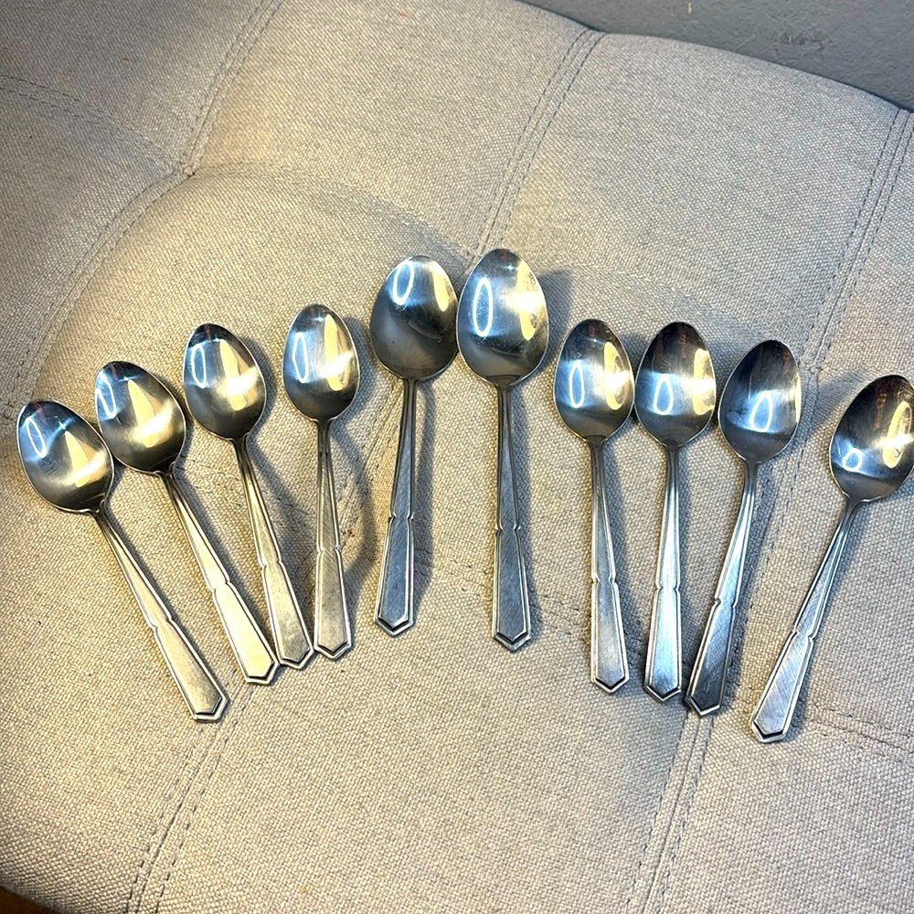 Spoon Lot- 10 Rogers Co.- CRESTVU - Stainless Oval Spoons